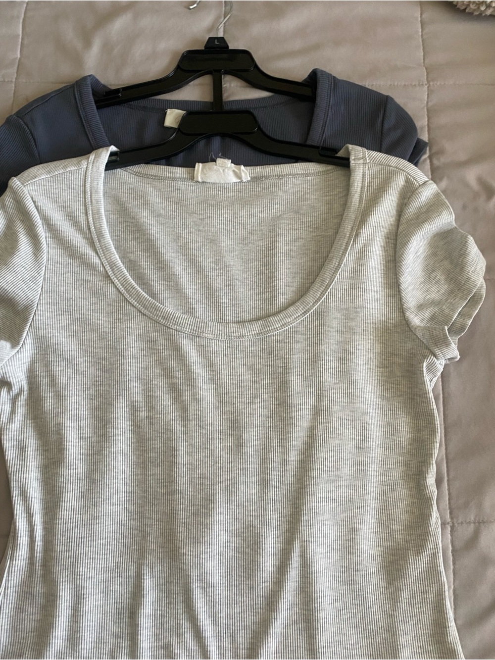 Classic Scoop Neck Ribbed Tee - Light Gray